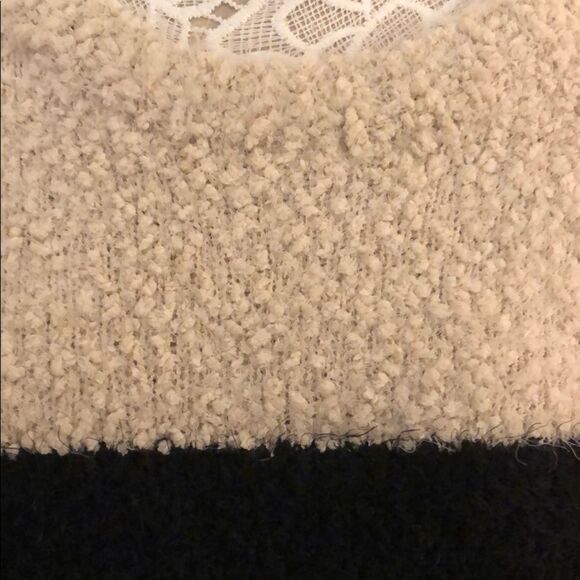 Black and cream striped cropped sweater - Picture 2 of 6